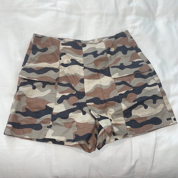 ZARA SHORTS - Picture 1 of 1